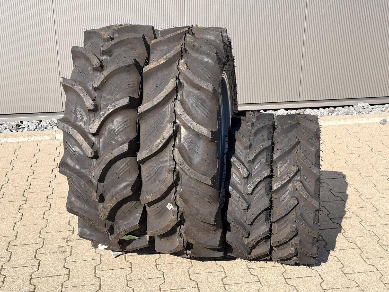 LS Tractor AS Bereifung Radial MT3.50/60 VR 280/70 R16, HR 380/70 R24 f. MT3.50/ MT3.60
